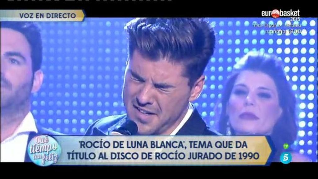 Álvaro Díaz pone en pie al plató junto a los supersingles, con "Rocío de luna blanca"