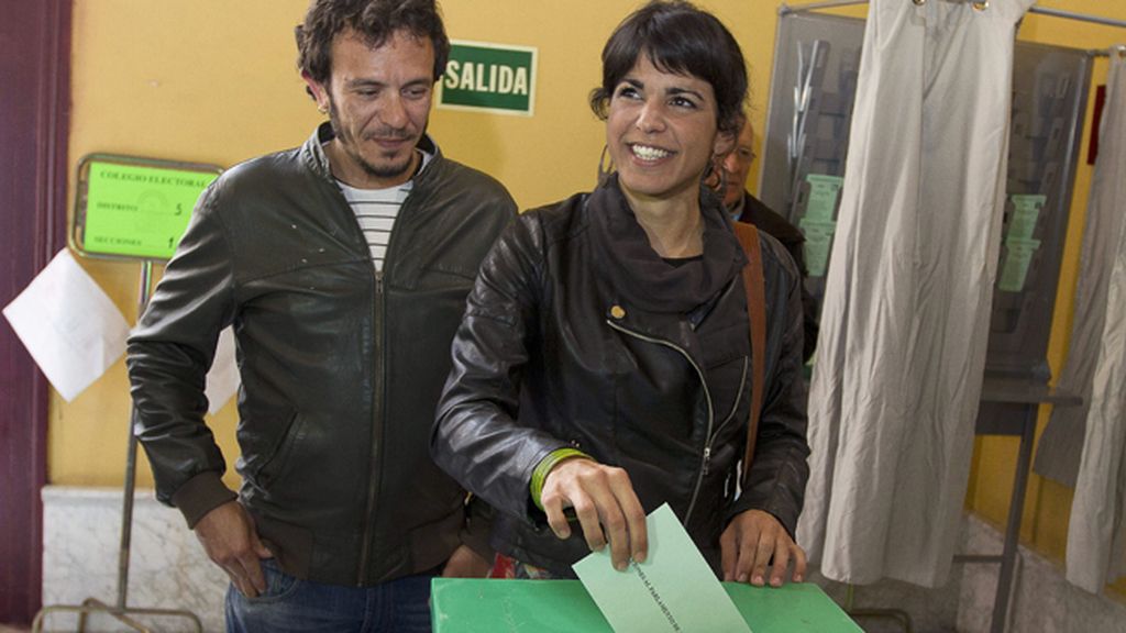 Teresa Rodríguez de Podemos vota por el cambio en Andalucía