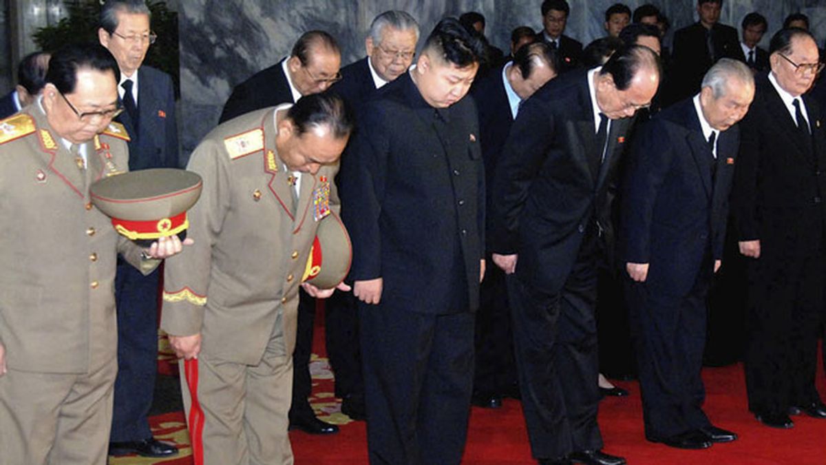 Kim Jong Un homenajea a su padre