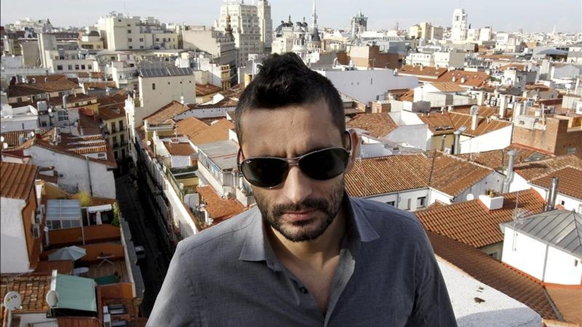El director de cine catalán afincado en Hollywood Jaume Collet-Serra durante la entrevista que ha concedido a Efe hoy en Madrid donde se encuentra para promocionar su última película, "Sin identidad". EFE