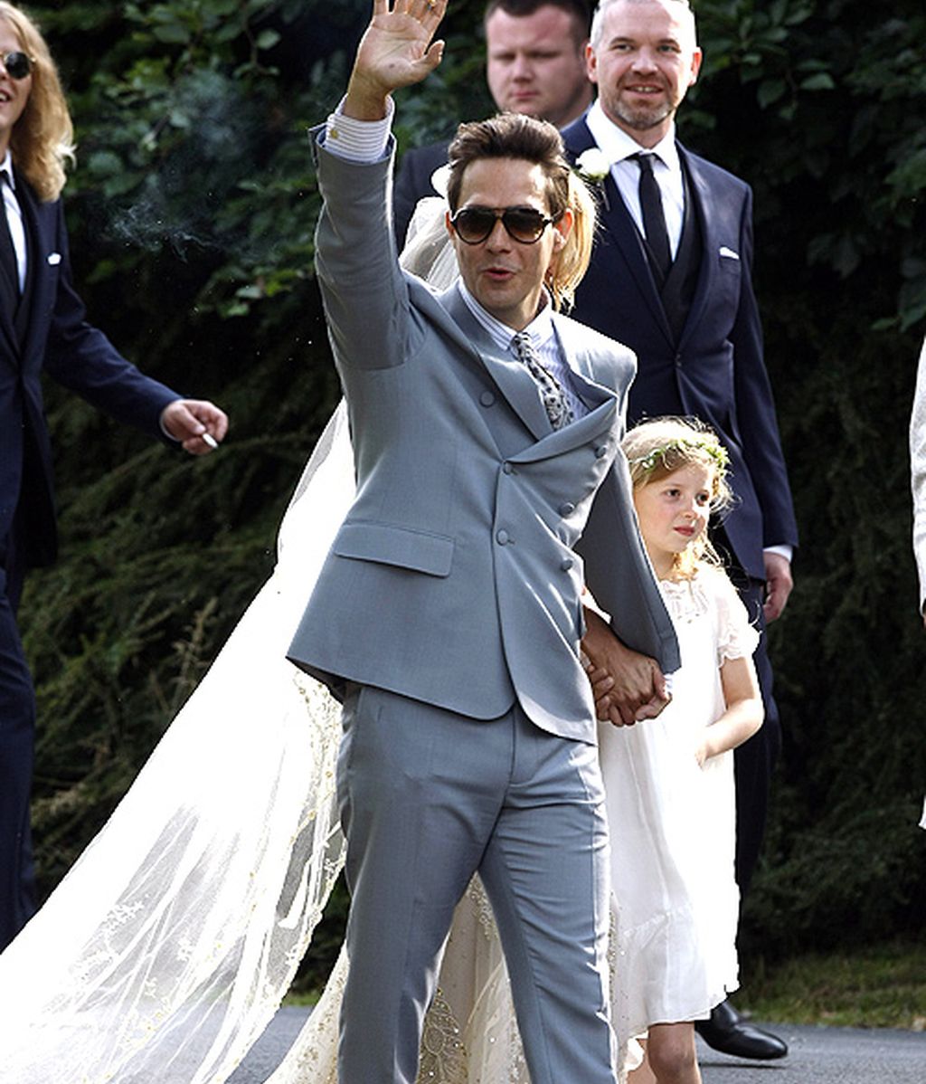 Kate Moss se casa con Jamie Hince con vestido de Galliano