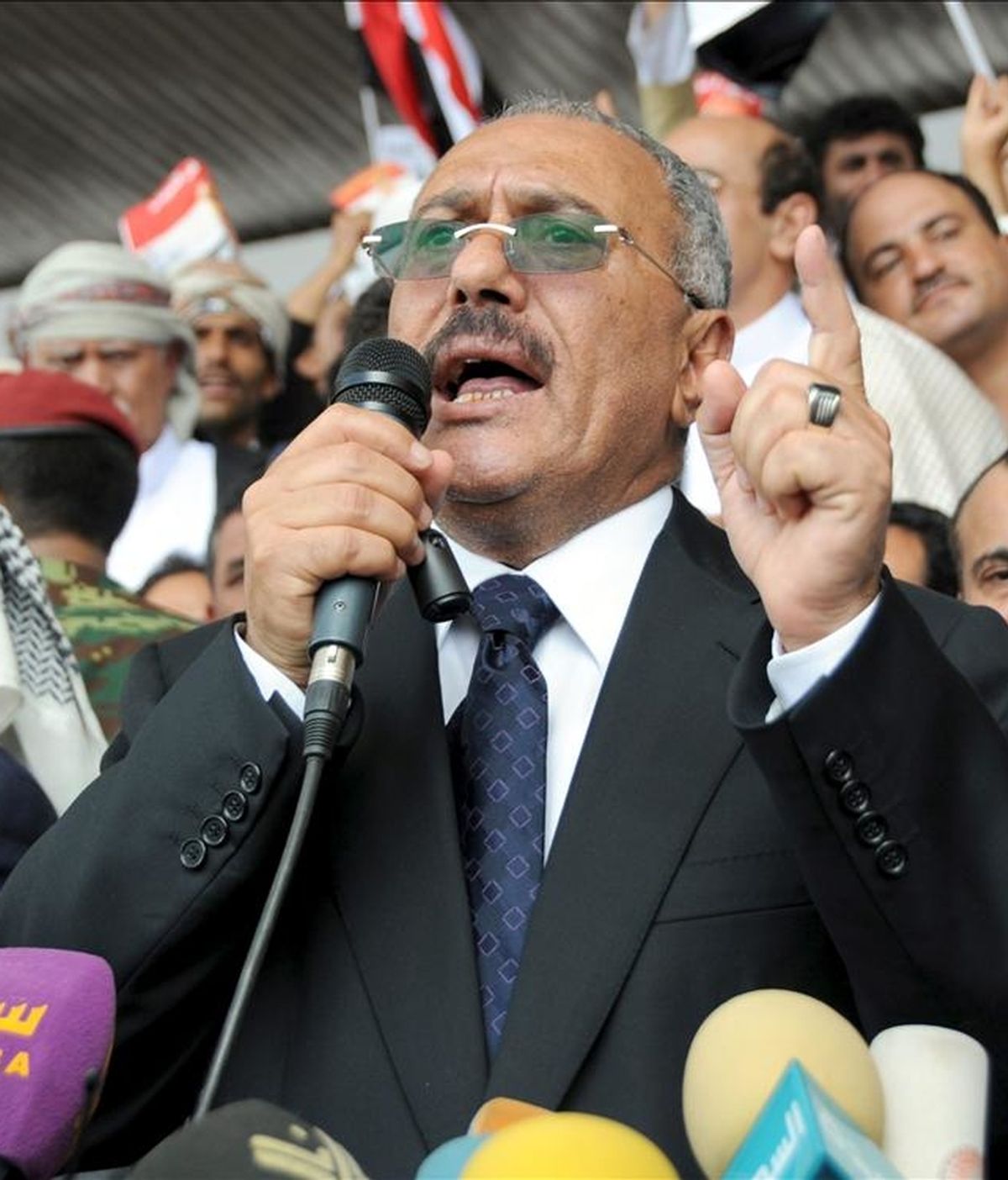 El presidente yemení, Ali Abdalá Saleh, toma la palabra durante una concentración progubernamental en la Plaza de los 70 en Saná, Yemen. EFE