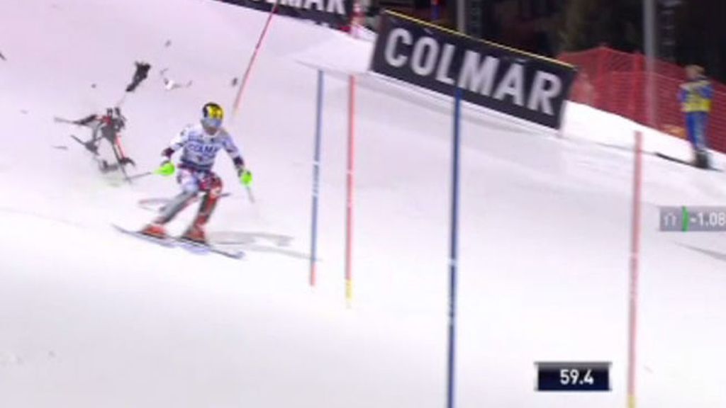 Un dron casi aplasta a un esquiador en la copa del mundo de slalom
