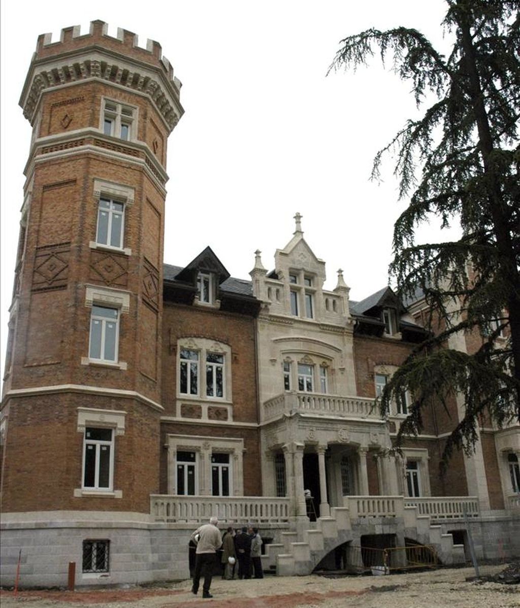 Fachada del Palacio de la Isla de Burgos. EFE/Archivo