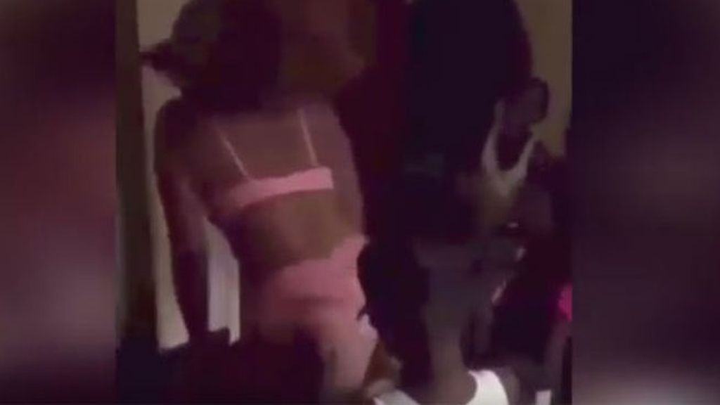 Una madre contrata a una stripper para su hijo de 8 años