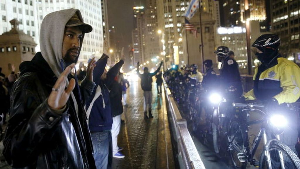 Nuevas revueltas en Chicago por la muerte de un joven negro a manos de un policía