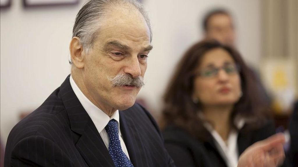 Fotografía facilitada por el Fondo Monetario Internacional (FMI) de una reunión ordinaria de la institución presidida por el director gerente en funciones, el estadounidense John Lipsky (i), este miércoles en la sede del FMI en Washington DC, EE.UU.. EFE Fotografía facilitada por el Fondo Monetario Internacional (FMI) de una reunión ordinaria de la institución presidida por el director gerente en funciones, el estadounidense John Lipsky (i), este miércoles en la sede del FMI en Washington DC, EE.UU.. EFE