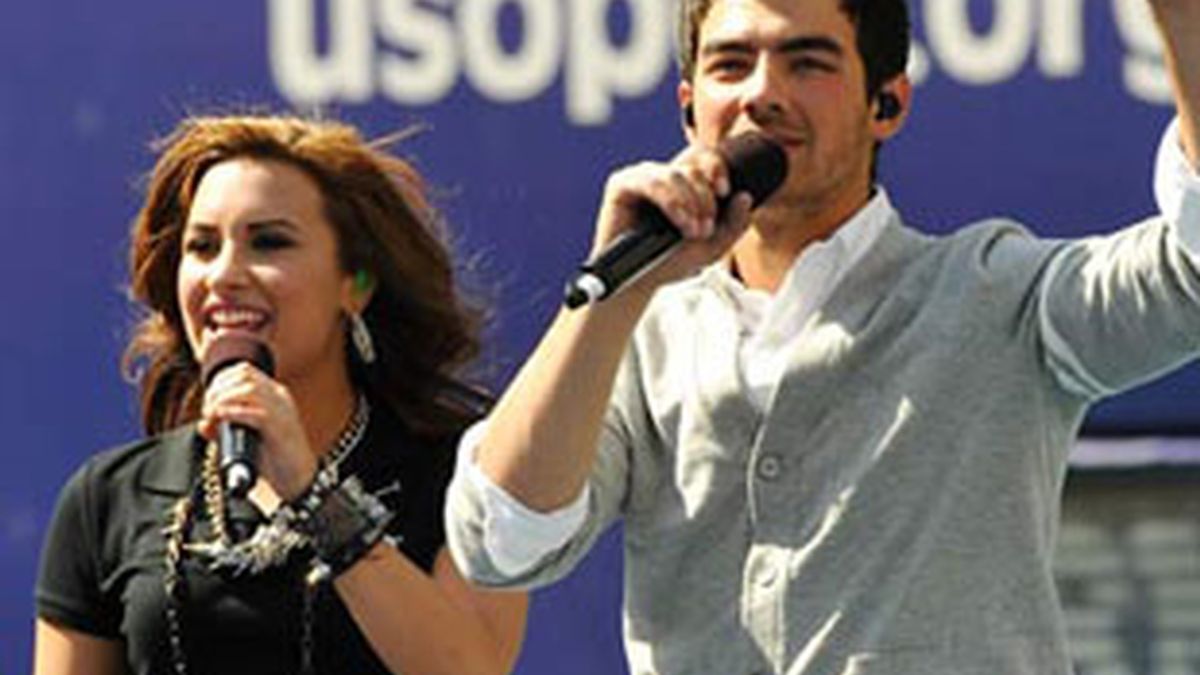 Demi Lovato y Joe Jonas, juntos en el escenario.