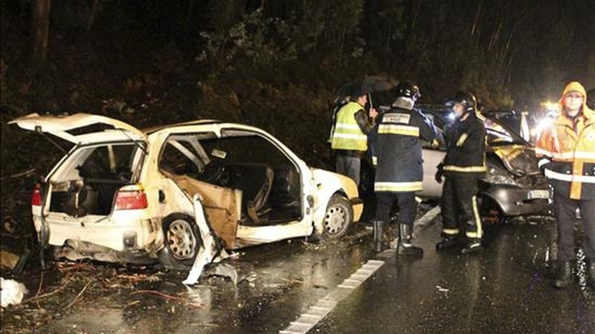 En la imagen, accidente mortal en el kilómetro 4,600 de la carretera PO552, en Galicia. EFE/Archivo En la imagen, accidente mortal en el kilómetro 4,600 de la carretera PO552, en Galicia. EFE/Archivo