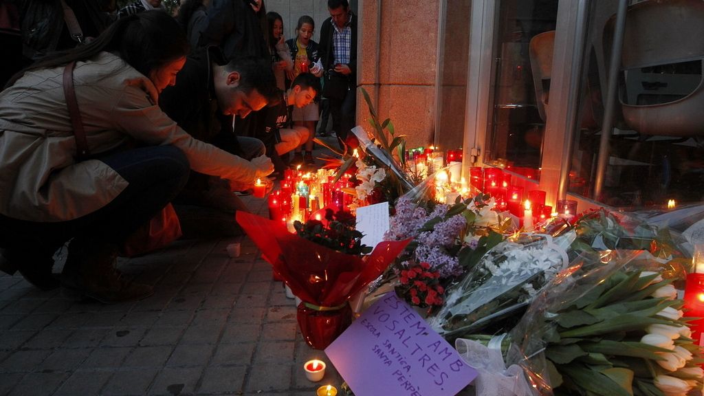 Homenaje al profesor asesinado por un alumno en Barcelona