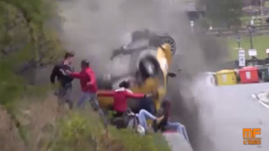 Espectacular accidente en un rally en Italia