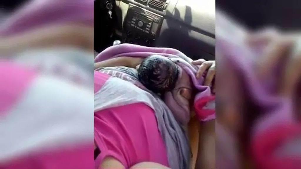 Nace un niño en un coche en el arcén de una autopista de Córdoba