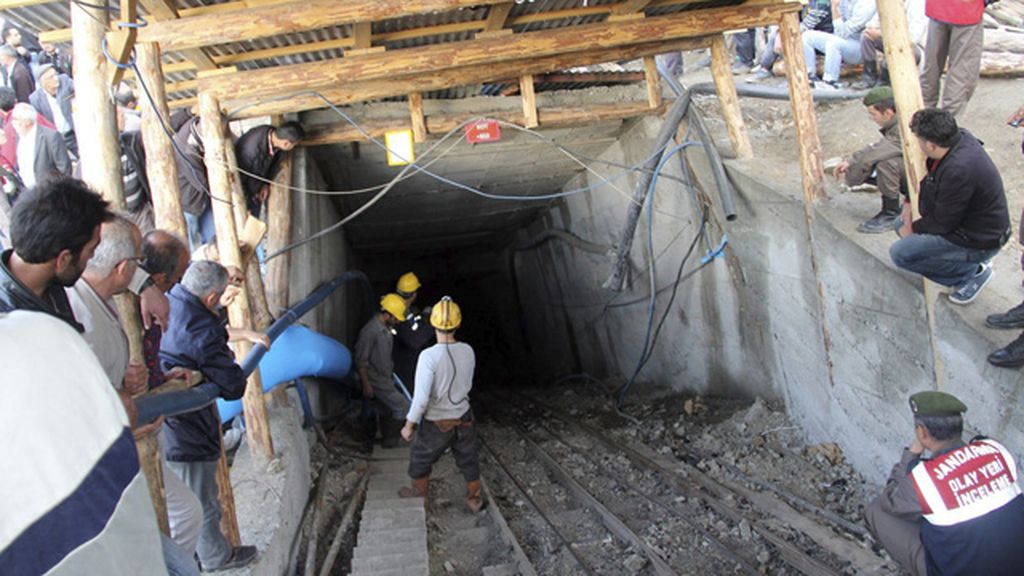 Diecinueve mineros atrapados en una mina de carbón en Turquía