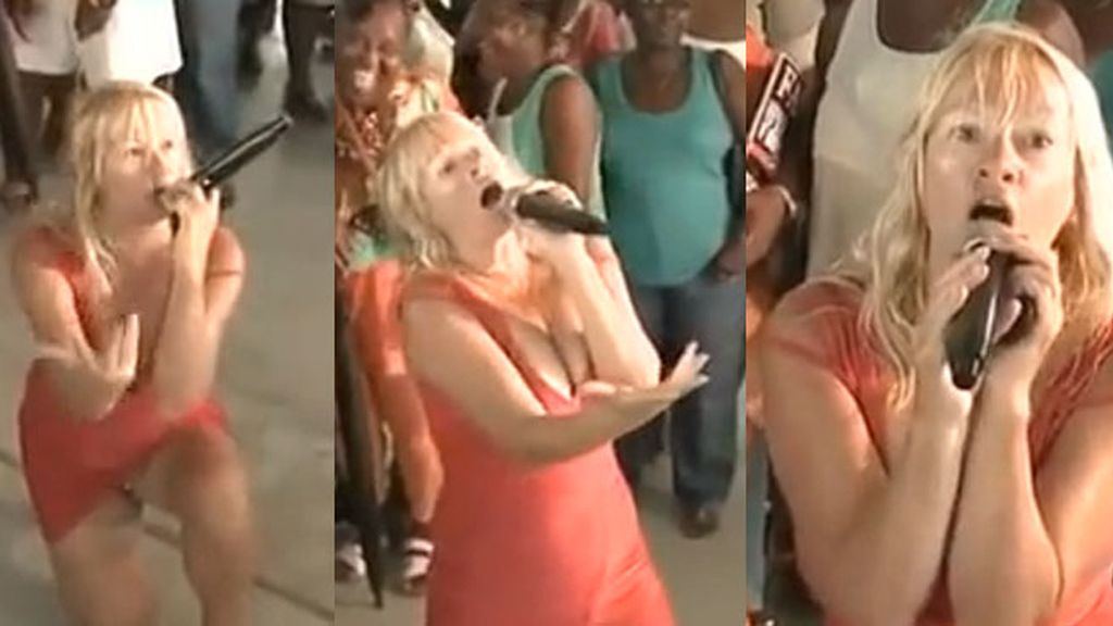 ¿Podrías escuchar una canción de 'la peor cantante de karaoke'?