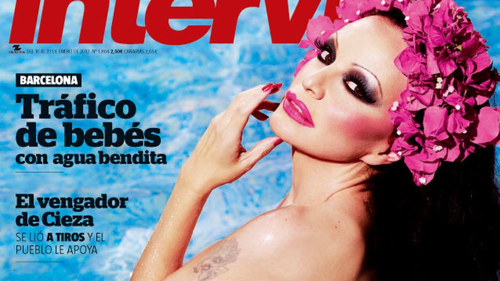 La cantante posa en un especial de 16 páginas