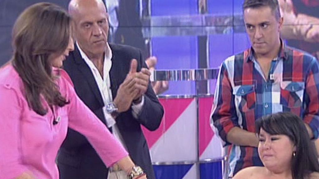 Chiqui, agradecida con sus compañeros, se va entre aplausos