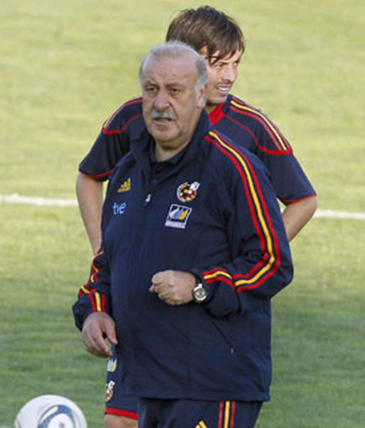 Vicente del Bosque y el delantero de la selección española, David Silva. Foto: EFE.