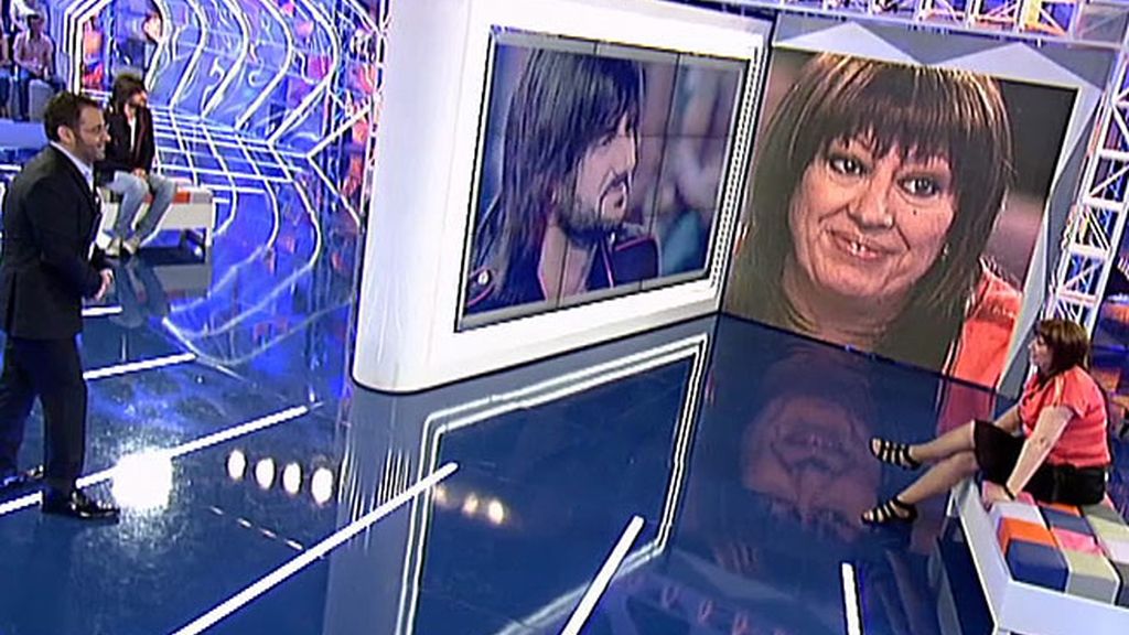 El cantante, conmovido con la historia de Marifé