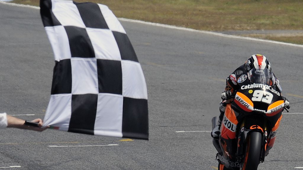 Bandera de meta para Márquez