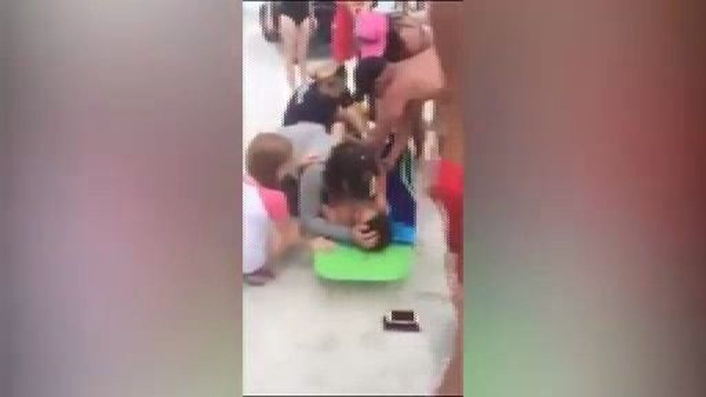 Un tiburón ataca a un chico de 13 años