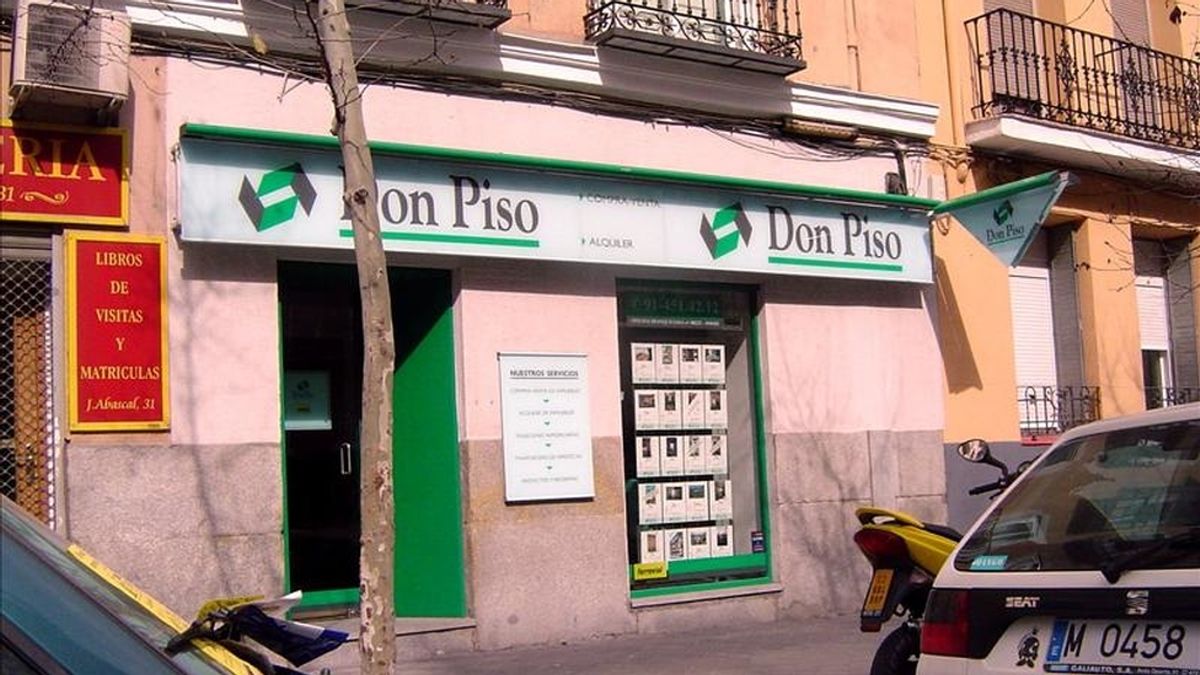 Fachada de la inmobiliaria "Don Piso", que ofrece servicios de venta, compra o alquiler de pisos o casas en España. EFE/Archivo