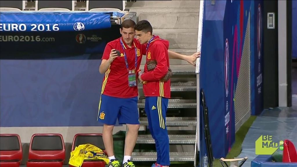 Bartra y Thiago se cuelan en la videoconferencia de Iker Casillas