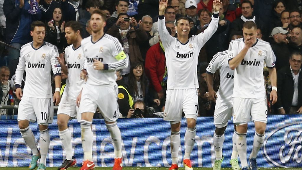 El Real Madrid celebra el gol de Cristiano, primero del encuentro, ante el Galatasaray