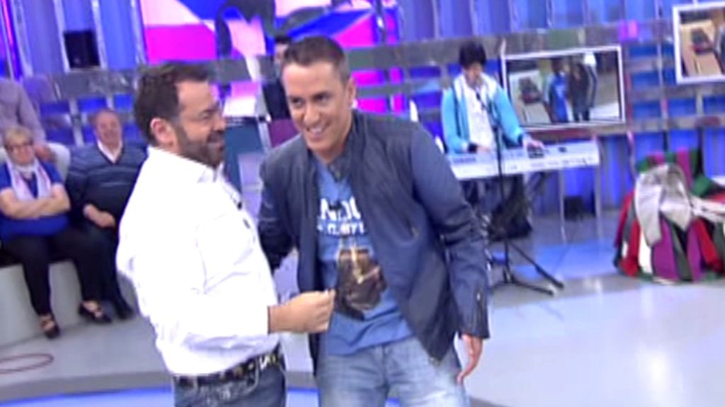 El equipo se desmadra analizando el encuentro de Alesandro y Noemí