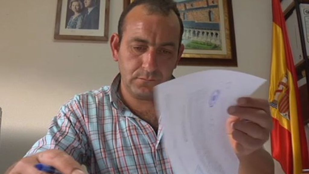 Como alcalde, Fidel necesita una mujer que le apoye y que se relacione con todo el mundo como primera dama