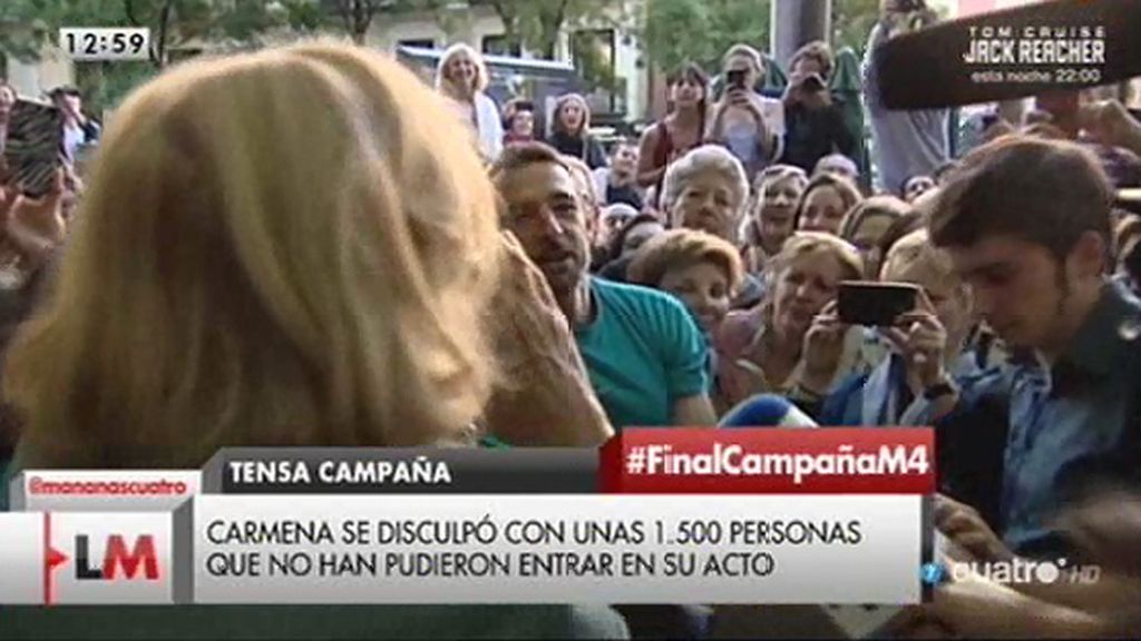 Carmena se disculpó con unas 1500 personas que no pudieron entrar en su acto