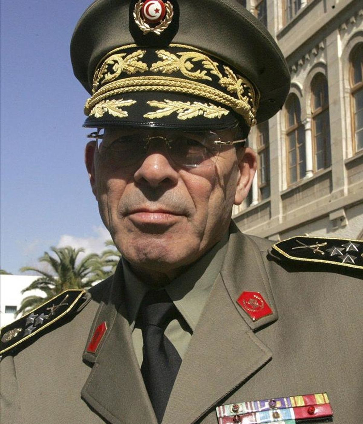 El jefe de las Fuerzas Armadas de Túnez, el general Rachid Ammar, a su llegada al Ministeriode Defensa en Túnez (Túnez), el 5 de febrero de 2011. EFE/Archivo