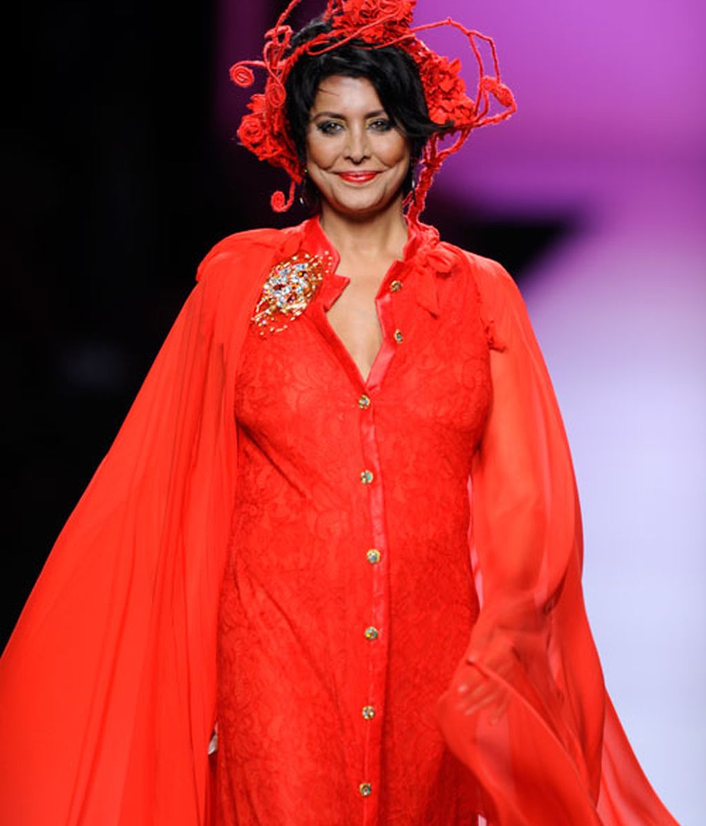 Pasado y presente se fusionan en el desfile de Francis Montesinos