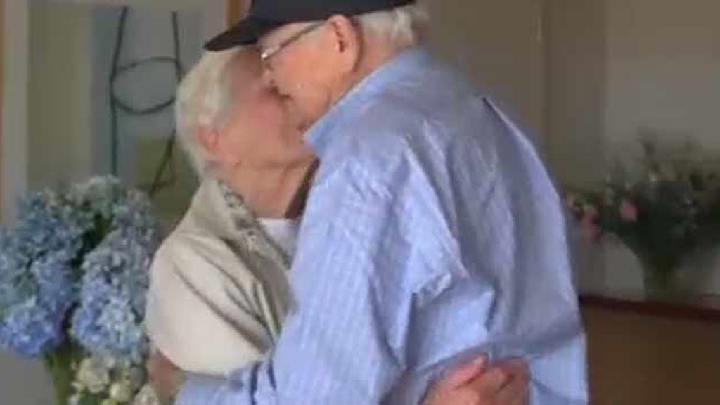Se reencuentran 70 años después para continuar su historia de amor inacabada