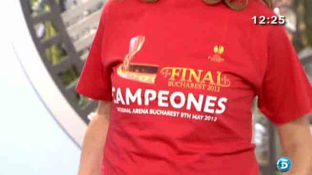 Ana Rosa ha celebrado el triunfo con una camiseta conmemorativa