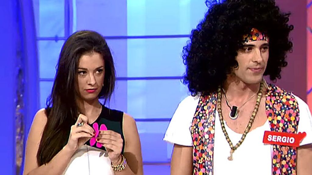 Sergio espera a Ruth en su furgo hippie