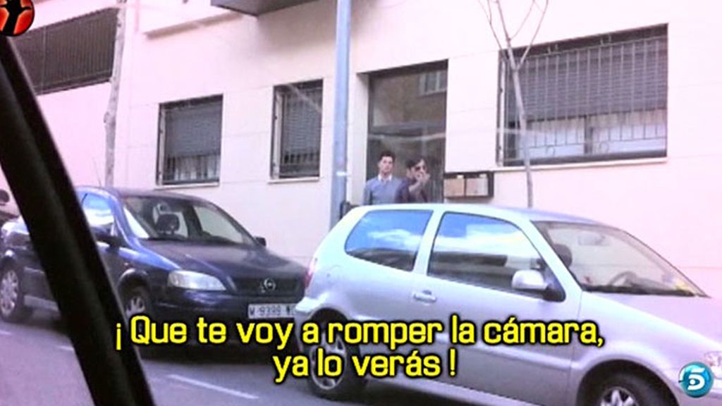 El cantante, enfadado por la presencia de la prensa