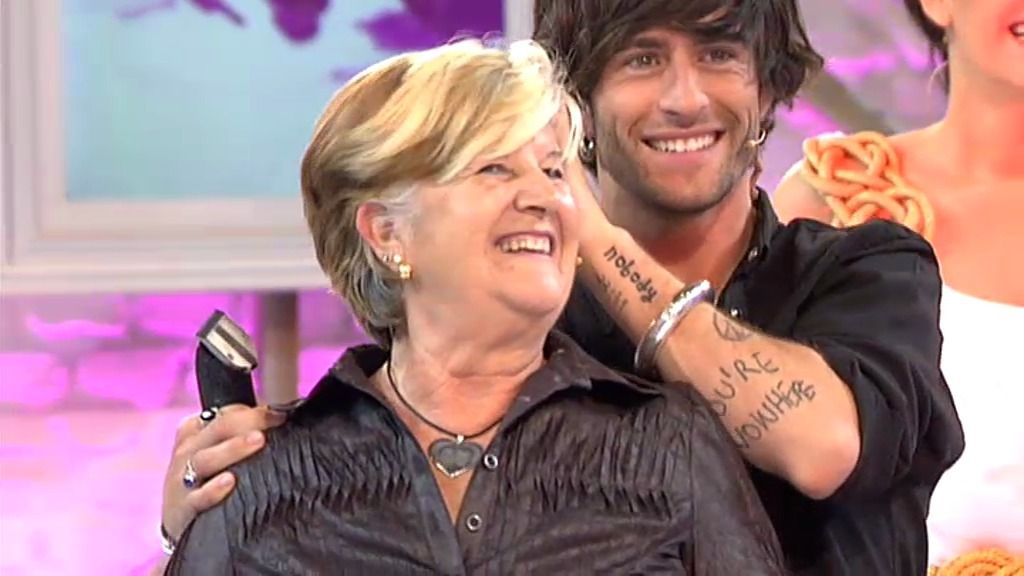 Pelayo convierte a Josefa en una abuela moderna con un rape express