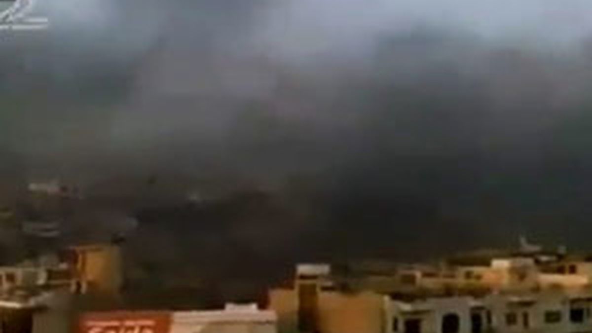 Columnas de humo en la ciudad de Hama. Foto: EFE