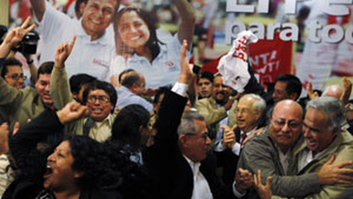 Seguidores de Humala celebran su ajustada victoria. Foto: Reuters