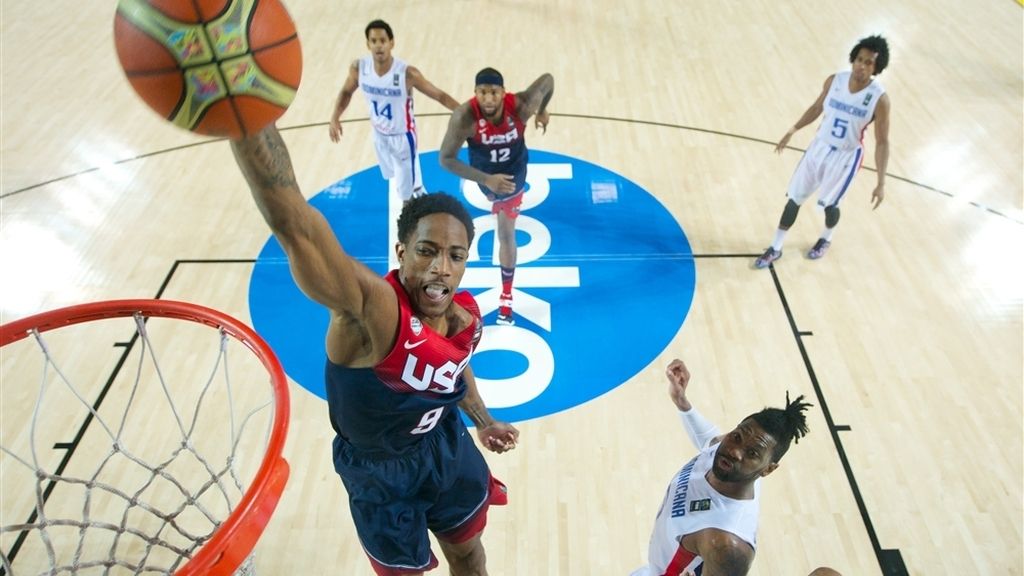 ¡DeRozan vuela 'a lo Jordan' por mitad de la zona para hacer un mate de concurso! ¡DeRozan vuela 'a lo Jordan' por mitad de la zona para hacer un mate de concurso!