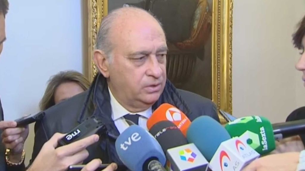 Jorge Fernández Díaz, de momento, se queda sin Comisión