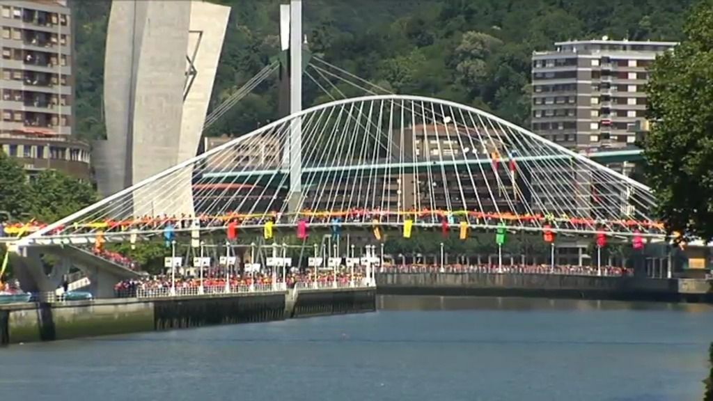 Cadena humana en Bilbao por el derecho a decidir