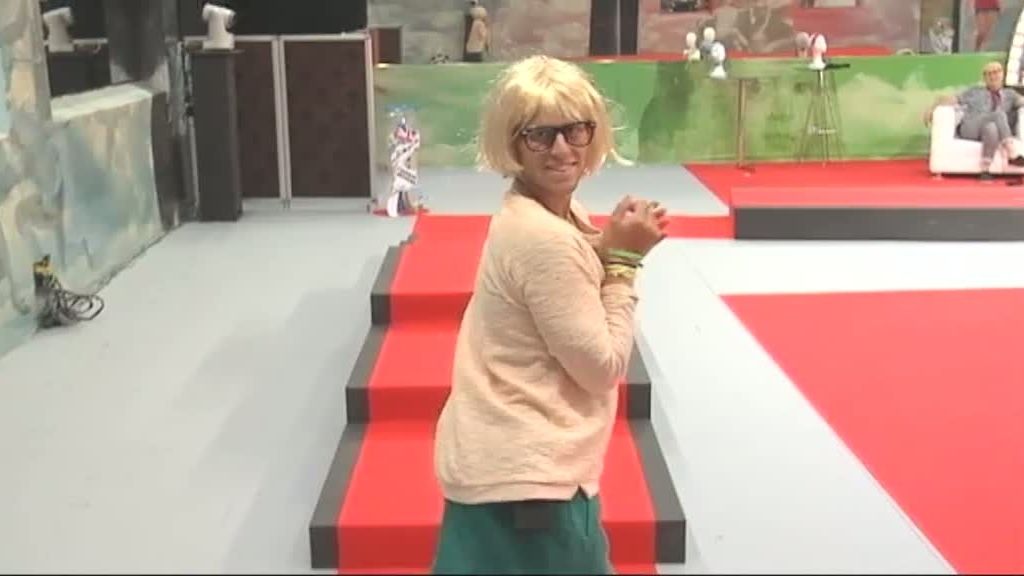 Álvaro, 'fashionista' del desfile, ler valora