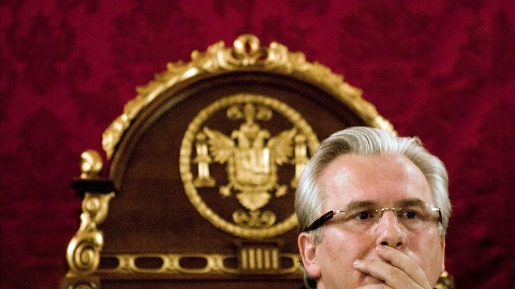 El juez de la Audiencia Nacional Baltasar Garzón momentos antes de pronunciar la conferencia-coloquio "Derechos Humanos y Jurisdicción Universal", hoy en la Facultad de Derecho de Granada. EFE El juez de la Audiencia Nacional Baltasar Garzón momentos antes de pronunciar la conferencia-coloquio "Derechos Humanos y Jurisdicción Universal", hoy en la Facultad de Derecho de Granada. EFE