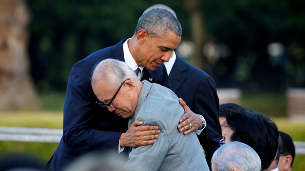El abrazo con el que Obama rinde homenaje a las víctimas de Hiroshima