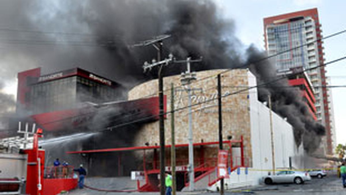 Un grupo de hombres armados ataca un casino de la ciudad de Monterrey. Vídeo: Informativos Telecinco.