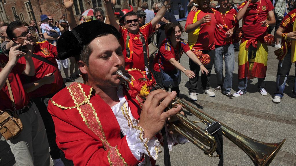 "El rojo" y "el arlequín" ya pueblan Gdansk