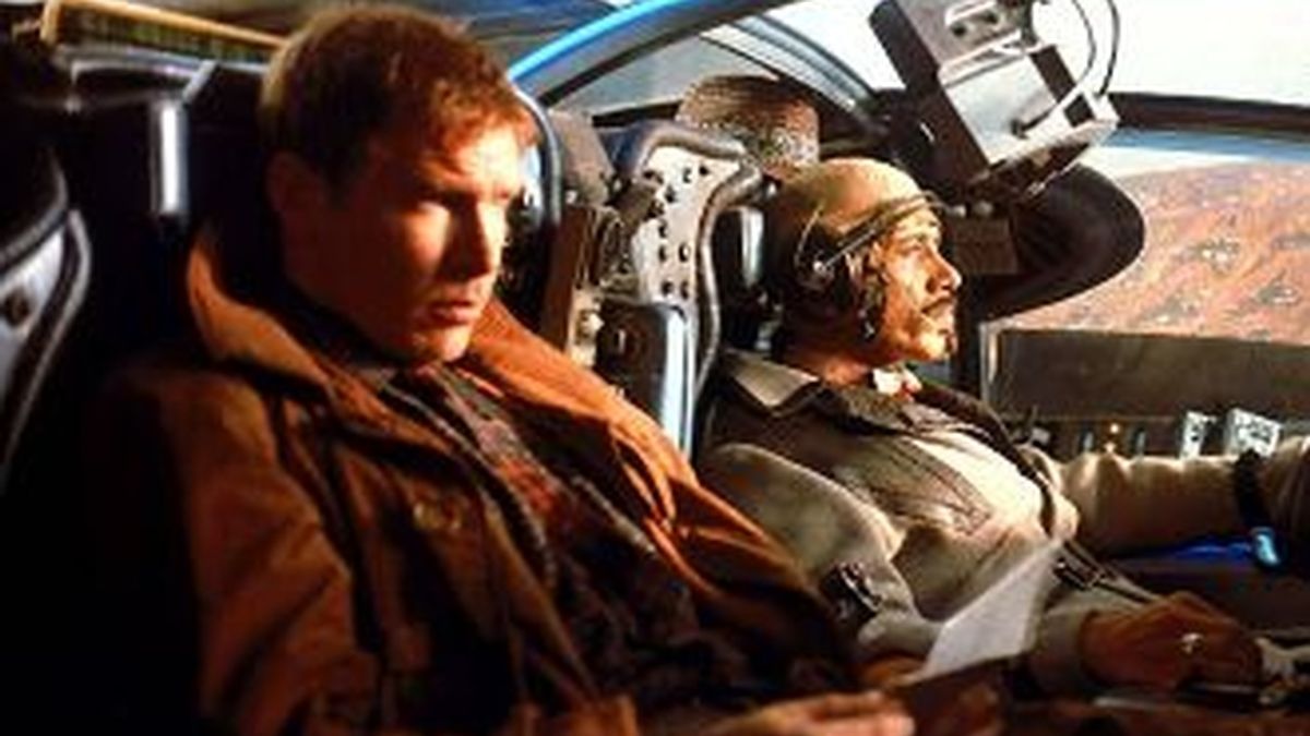 Harrison Ford, protagonizó Blade Runner en 1982, poniendose en la piel del caza replicantes . Fotograma de la película