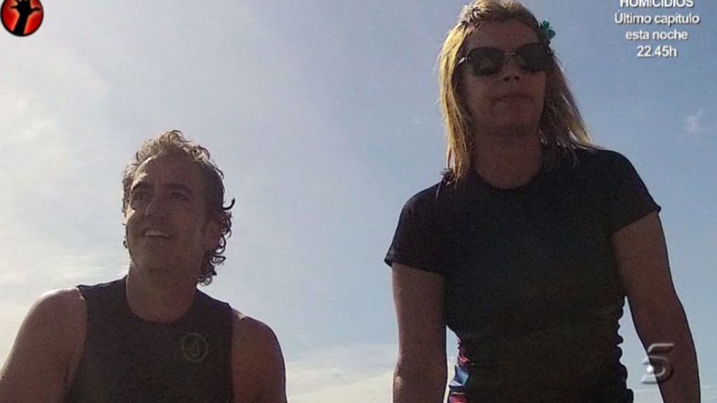 La colaboradora ha intentado hasta aprender a hacer surf