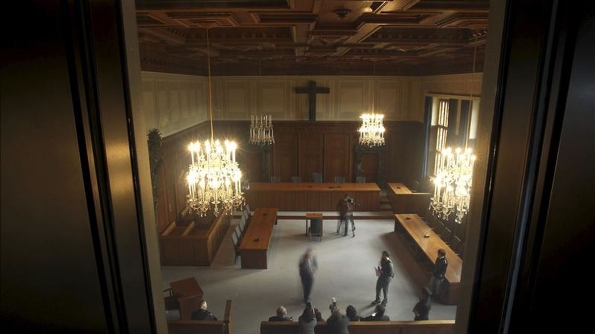 Vista de la sala 600 del tribunal de Nuremberg vista desde una ventana del Museo de los Juicios de Nuremberg en Nuremberg (Alemania) inaugurado en noviembre de 2010. Los Juicios de Nuremberg al mandato nazi comenzó el 20 de noviembre de 1945, el primer juicio en el que se acusaba a líderes de crimenes de guerra. EFE/Archivo Vista de la sala 600 del tribunal de Nuremberg vista desde una ventana del Museo de los Juicios de Nuremberg en Nuremberg (Alemania) inaugurado en noviembre de 2010. Los Juicios de Nuremberg al mandato nazi comenzó el 20 de noviembre de 1945, el primer juicio en el que se acusaba a líderes de crimenes de guerra. EFE/Archivo